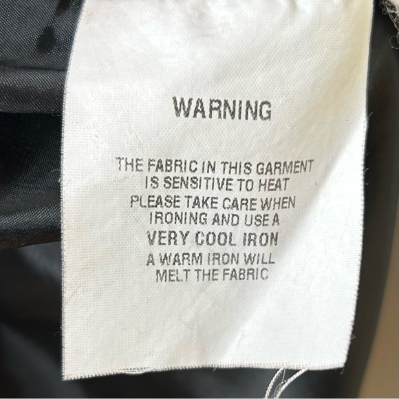 Cue Sleek Twill Knit Peplum Dress V Neck with Zipper Details Black Size 4 - Picture 10 of 12